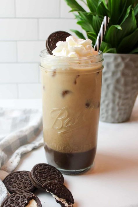 Oreo Iced Coffee, Iced White Chocolate Mocha, Horchata Recipe, Iced Coffee Recipe, Coffee Ice Cubes, Cold Coffee Recipes, Oreo Flavors, Oreo Ice Cream, Coffee Treats