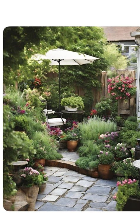 Small Garden Patio Design, Small Paved Back Garden Ideas, Garden With Plant Pots, Pot Plant Gardens, Small Garden Fire Pit Ideas, Small Pot Garden Ideas, Cottage Style Patio Ideas, Small Garden Seating Area Ideas, Gardens With Pots