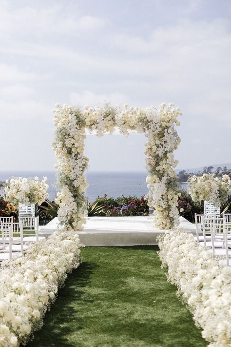 Wedding Environment, Waterfront Ceremony, Outside Wedding Ceremonies, Wedding Elegant Classy, Weddings Decorations Elegant Romantic, Alter Ideas, White Wedding Arch, Wedding Fairytale, Lavish Wedding