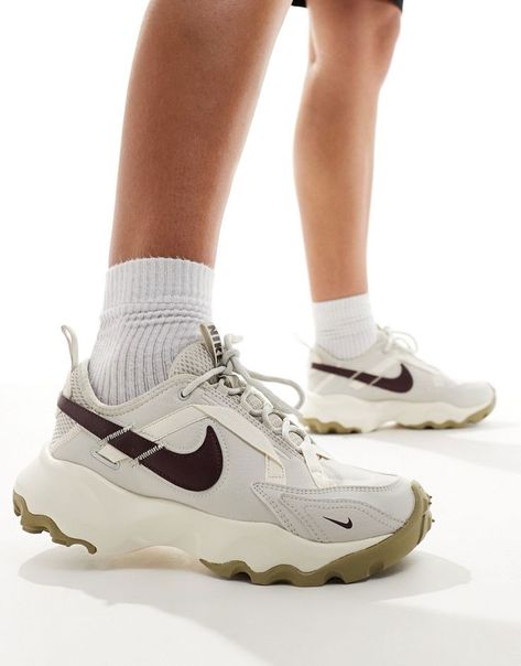 Nike TC 7900 sneakers in beige and black-Neutral Beige And Black, Everyday Shoes, Shoe Style, Sneaker Head, Tennis Shoes, Cute Shoes, Trending Shoes, Me Too Shoes, Women's Shoes