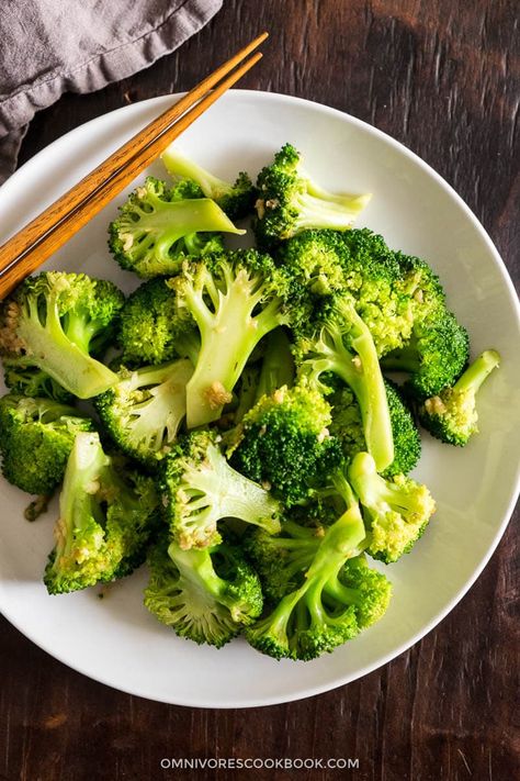 3-Ingredient Garlic Broccoli Stir Fry | Omnivore's Cookbook Garlic Broccoli Stir Fry, Ways To Cook Tofu, Asian Stir Fry Recipe, The Best Broccoli, Best Broccoli, Broccoli Dishes, Asian Side Dishes, Garlic Broccoli, Eat Green