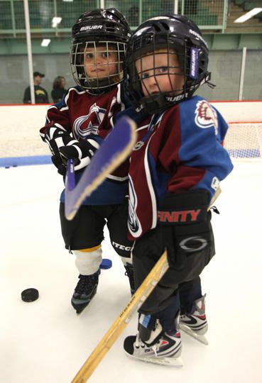 cute -- My future children...except they'll be wearing Red Wings jerseys. :-) Baby Boy Hockey, Hockey Swag, Kids Playing Sports, Future Son, Hockey Kids, Hockey Pictures, Hockey Baby, Pee Wee, Future Children