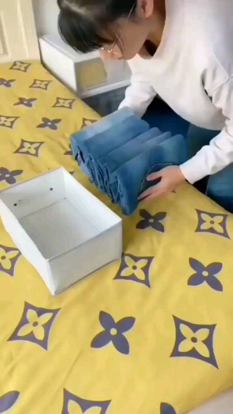 How To Fold Jeans, Folding Jeans, Packing Hacks Clothes, Shirt Folding, Packing Clothes, How To Fold Towels, Clothes Organization Diy, Organisation Hacks, Diy Fashion Hacks