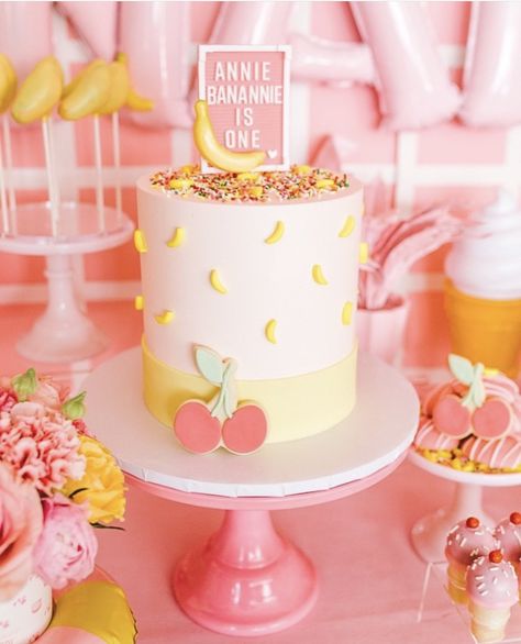 Ice Cream Cake Pops, Banana Party, Sprinkles Cake, Ice Cream Cone Cake, Museum Of Ice Cream, Yellow Birthday, Design Cake, Sprinkle Cake, Wedding Party Ideas