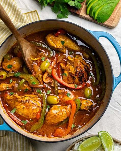 Pollo Guisado Polo Guisado, Pollo Guisado Puerto Rican, Pollo Guisado Recipe, Pollo Mechado, Dominican Recipes, Mexican Night, Meals Ideas, Spanish Recipes, Dominican Food