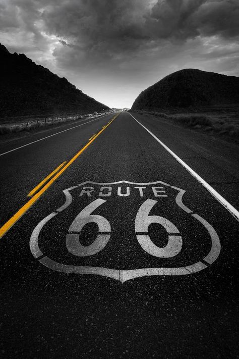 Route 66 Wallpaper, Мотоциклы Harley Davidson, Harley Davidson Wallpaper, Route 66 Road Trip, Мотоциклы Cafe Racers, Historic Route 66, Harley Davidson Chopper, Cars Movie, Foto Art