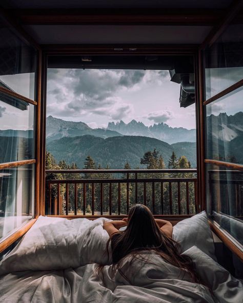 ❤️ Dreamy bedrooms on Instagram • 📷 photo © @chrispoops 😍 amazing view at @hotel_rosalpina_dolomites in Italy ▃▃▃▃▃▃▃▃▃▃▃▃▃▃▃▃▃▃▃▃ Upload… Looking Out The Window, Dreamy Bedrooms, Cabin In The Woods, Window View, Mountain House, House Goals, Boho Home, Cabins In The Woods, Pretty Places