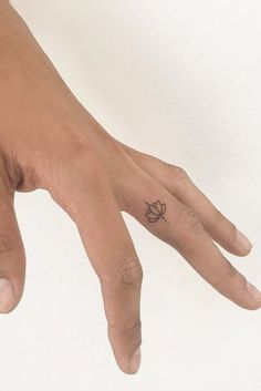 Lotus Flower Tattoo Design, Tattoo Diy, Finger Tattoo For Women, Shape Tattoo, Cat Tattoos, Inspiration Tattoos, Disney Tattoo, Tiny Tattoo, Diy Tattoo