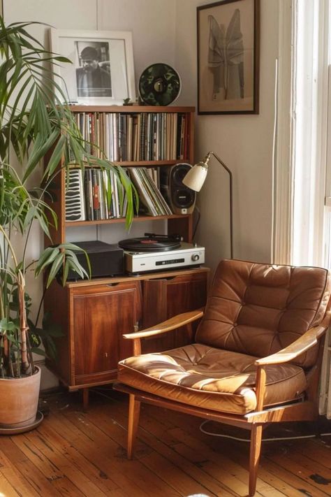 Music Decor Ideas: Stylish Home Decor Ideas for Music Enthusiasts - Melanie Jade Design Retro Inspired Home, Retro Small Apartment, Retro House Interior Design, Retro Decoration Ideas, Personal Home Decor, Snug Decor Ideas, Retro Aesthetic Interior Design, Retro Home Interior, Home Decor Ideas Apartment Small Spaces