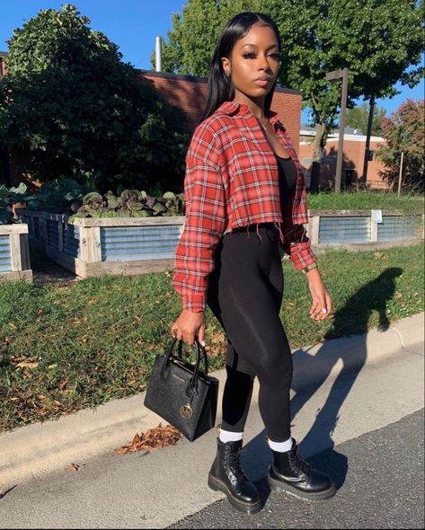 Outfit Ideas For Fall 2023, Women Doc Martens Outfits, Doc Marten Outfit Black Women, Dr Martens Fall Outfit Women, Chelsea Boots Outfit Black Women, Fall Chill Outfits Black Women, Fall Outfits Black Women Fashion Ideas, Fall Clothes Black Women, Dr Martens Fall Outfit