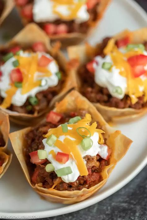 You will love these easy Wonton Taco Cups. This recipe has lots of cheese and yummy taco meat, veggies and more! Give it a try. This will quickly be one of your favorite appetizers that everyone will love! #eatingonadime #appetizerrecipes #wontonrecipes #beefrecipes Mexican Wontons Appetizers, Wonton Meals, Taco Wonton Cups Appetizers, Taco Appetizers Snacks, Taco Cups Wonton, Mini Tacos Appetizers, Taco Wonton Cups, Taco Wonton, Wonton Wrapper Recipes Appetizers