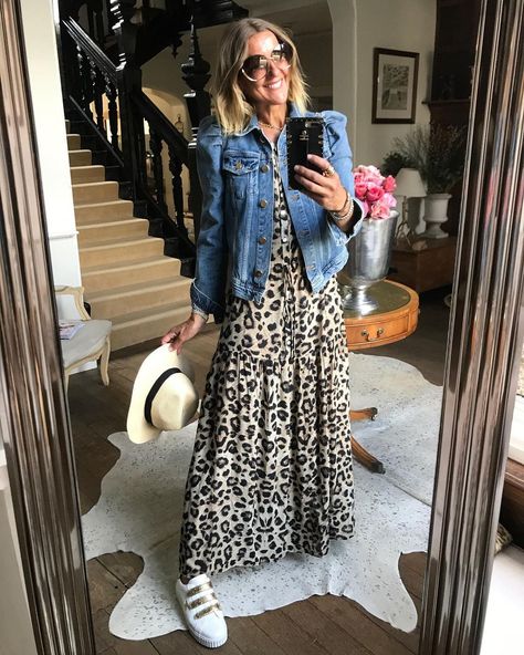 Hayley Karseras’s Instagram photo: “My fave leopard maxi dress: how is going now.... and how is going to go when it warms up!!! 👈🏻 swipe left!!! Happy Tuesday 💙🐆💙🐆💙 . . . .…” Animal Print Dress Outfit, Hayley Karseras, Leopard Dress Outfit, Outfits Primavera, Leopard Maxi Dress, Leopard Print Maxi Dress, Blogger Inspiration, Denim Jacket With Dress, Outfit Primavera