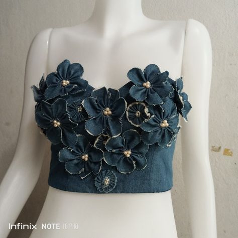 Unique Jeans Diy, Diy Denim Top From Jeans, Denim Diy Clothes, Diy Fashion Scarf, Upcycle Clothes Diy, Denim And Diamonds, Fashion Sewing Tutorials, Denim Flowers, Unique Blouse Designs