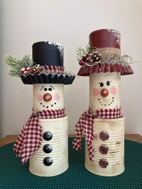 Can Snowman, Snowman Crafts Diy, Snowman Christmas Decorations, Handmade Christmas Crafts, Country Christmas Decorations, Christmas Centerpieces Diy, Tin Cans, Holiday Crafts Christmas, Snowman Crafts