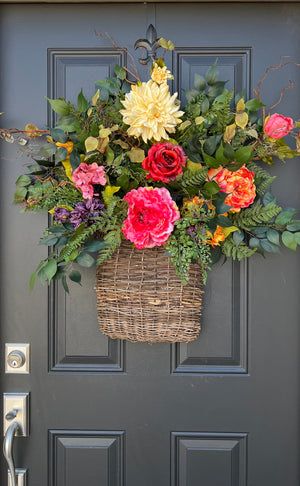 The Bold and the Beautiful Floral Basket, Summer Door Baskets - TwoInspireYou Basket Door Decoration, Summer Front Door Decor, Front Door Baskets, Cozy Porch, Decorative Wreaths, Summer Front Door, Floral Door Wreaths, Fall Decor Diy Crafts, Easy Diy Wreaths