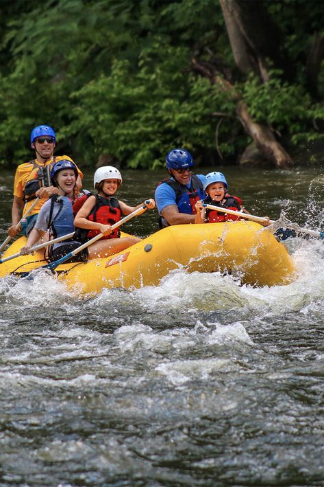 Rafting Photo Ideas, River Rafting Painting, River Rafting Videos, White River Rafting, Canoe Fishing, Canoe Camping, Tubing River, Mountain River, Canoe Trip