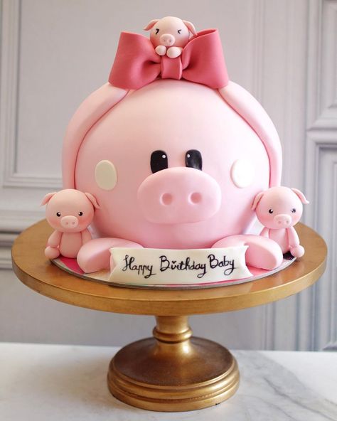 H-1 Birthday Cake Jakarta (@moreecakeco) posted on Instagram • Feb 2, 2021 at 6:10am UTC Pigs Birthday Cake, Piggy Birthday Cake Ideas, Pig Theme Cake, Cute Pig Cake Design, Barnyard Cake, Pig Food, Pig Birthday Cakes, Pig Cake, Cake Designs Images