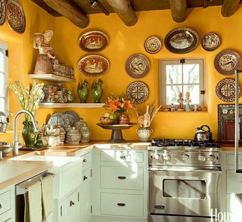 mexican-plate-kitchen - Benjamin Moore hc-7 - bryant gold - orange walls - via house beautiful Orange Painted Walls, Yellow Kitchen Walls, Yellow Kitchen Designs, Mexican Kitchen Decor, Yellow Kitchen Decor, Mexican Kitchens, Mexican Home, Orange Kitchen, Kitchen Decor Themes