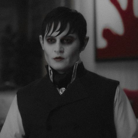 Tim Burton Dark Shadows, Dark Shadows Aesthetic, Tim Burton Eyes, Johnny Depp Dark Shadows, Journaling Photos, Dark Shadows Movie, Barnabas Collins, Vampire Aesthetic, Gellert Grindelwald