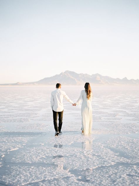 Salt Flats Utah, Bonneville Salt Flats, Wedding Engagement Pictures, Sedona Wedding, Flat Photo, Engagement Pictures Poses, Family Photo Pose, Bff Photoshoot Poses, Salt Flats