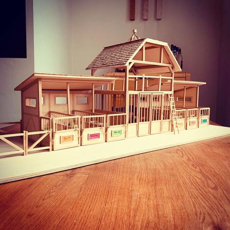 Model Horse Stable, Diy Toy Horse Stable, Schleich Horses Stable Diy, Horse Room Ideas, Diy Schleich Horse Stuff, Schleich Diy Ideas, Miniature Horse Barn, Schleich Horses Stable, Toy Horse Stable