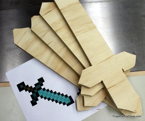 Minecraft sword Mind Craft Party Ideas, Outdoor Minecraft Party, Mindcraft Party Theme, Minecraft Birthday Games Activities, Minecraft Lego Party, Minecraft Birthday Food, Girls Minecraft Birthday Party, Minecraft Food Ideas, Minecraft Centerpiece