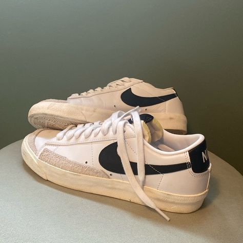 White Nike Blazers Low ‘77 Nike Low Blazer 77, Nike Blazers Low, White Nike Blazers, Blazer 77, Nike Low Tops, Nike Blazers, Blazers Shoes, Nike Blazer Low, Blazer Low