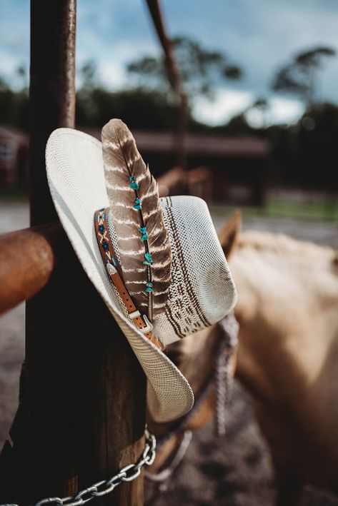 Cowboy Hat Feather, Cowgirl Hats Western, Cowboy Hat Design, Custom Cowboy Hats, Turkey Hat, Felt Cowboy Hats, Painted Hats, Boho Cowgirl, Soft Hats