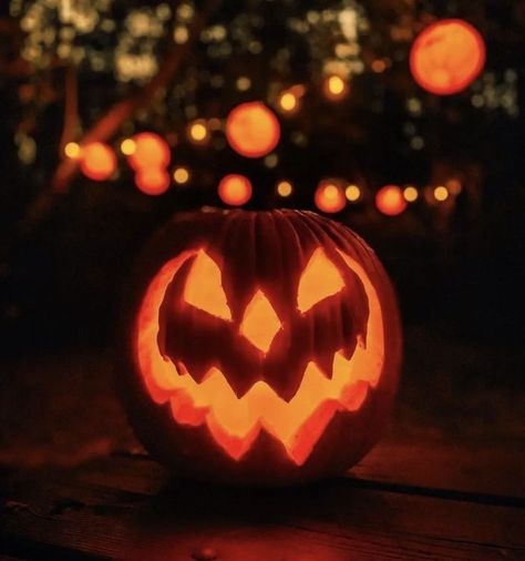 Halloween Jack O Lanterns Aesthetic, Scary Halloween Aethstetic, Jack O Lantern Aesthetic, Pumpkin Widget, Halloween Astethic, Europe Autumn, Lantern Aesthetic, Autumn Angel, Spring Witch