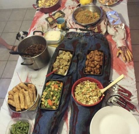 Walking Dead Party, Halloween Buffet, Recetas Halloween, Deco Halloween, Buffet Ideas, Horror Party, Zombie Party, Halloween 2022, Party Buffet