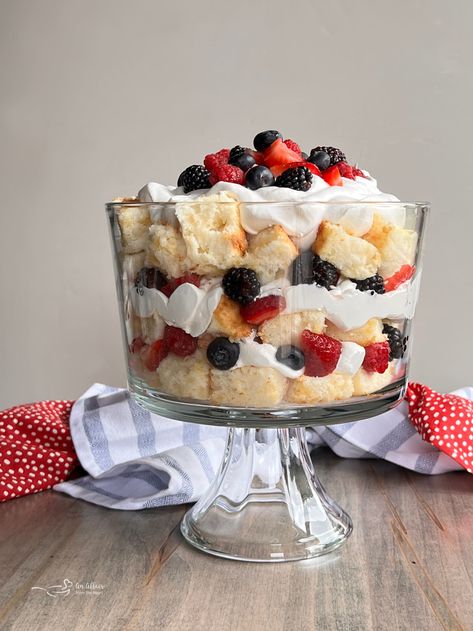 Patriotic Berry Trifle, 4th Of July Angel Food Cake Trifle, Memorial Day Desserts Angel Food Cake, Angle Food Trifle Desserts, Angle Food Cake Recipes 4th Of July, Memorial Day Angel Food Cake, Summer Angel Food Cake Desserts, Berry Cool Whip Dessert, Angel Food Berry Trifle