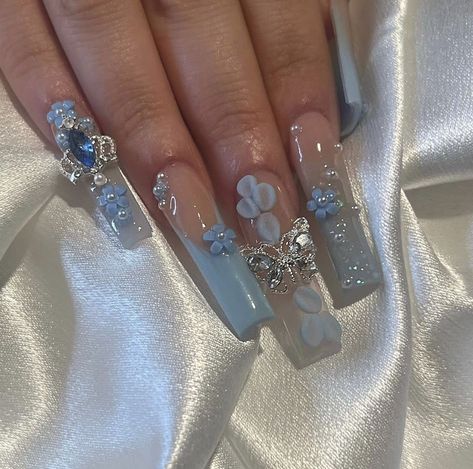 777 Baby Blue Quince Nails, Md Dresses, Cinderella Nails, Light Blue Quince, Sweet 16 Nails, Quince Planning, Quince Nails, Sky Blue Nails, Quinceanera Nails