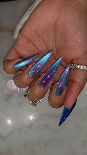 Riya's Nails 🇰🇭 on Instagram: "With or without chrome 💙 #Moonlightcateye06 #unicornchrome06🦄 💙Chrome Base coat 💙𝐒𝐨𝐟𝐭 𝐠𝐞𝐥 𝐭𝐢��𝐩(𝐒𝐜𝐮𝐥𝐩𝐭𝐞𝐝 Stiletto) ✨ 𝐄𝐱𝐭𝐞𝐧𝐝 𝐠𝐞𝐥 🛍️𝐒𝐡𝐨𝐩 𝐑𝐢𝐲𝐚𝐬𝐍𝐚𝐢𝐥𝐬.𝐜𝐨𝐦" Colored Chrome Nails, Colorful Chrome Nails, Swaggy Nails, Purple Chrome Nails, Long Almond Nails, Aura Nails, Chrome Nails Designs, Colorful Nail, Long Acrylic