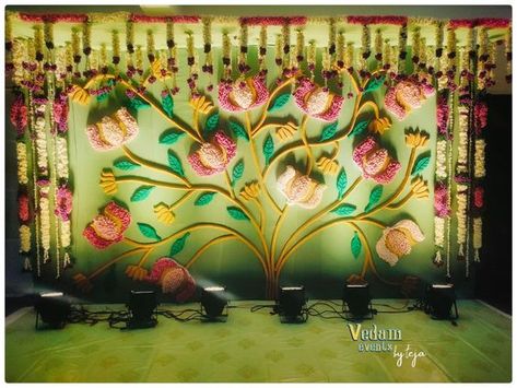 Traditional Lotus Theme Pellikuturu Decor #Pellikoothuru #pellikuthurudecoration #pellikuthurudecorationathome #pellikuthurudecorationbutta #pellikuthurudecorideas #pellikuthurufunctiondecorationathome #pellikuthurubackgrounddecoration #pellikuthurufunctiondecoration #pellikuthuruceremonydecoration #pellikuthurustagedecoration #pellikuthurufunctiondecor #pellikuthurudecorathome #pellikuthurufunction #pellikuthuru #pellikuthurufunctiondécor #pellikuthuruceremony #funnypellikuthuru #pellikuturu Halfsaree Function Stage Decoration, Pelli Kuthuru Decoration At Home, Traditional Decoration Indian, Half Saree Function Decoration Ideas, Saree Function Decoration, Leaf Decor Wedding, Small Wedding Decor, Simple Stage Decorations, Home Flower Decor