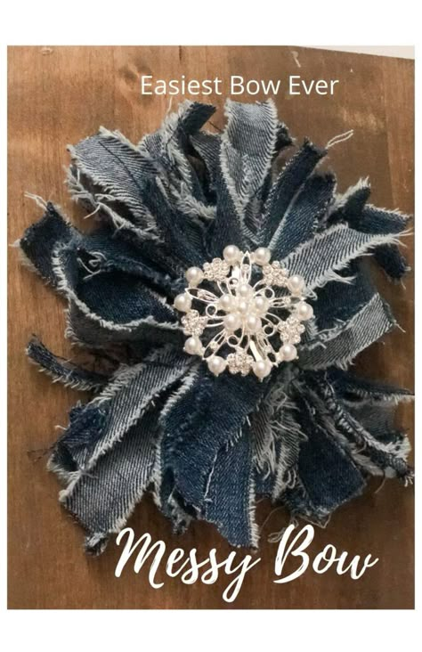 Bow Origami, Ropa Upcycling, Ribbon Making, Bow Diy, Homemade Bows, Rustic Christmas Ornaments, Denim Crafts Diy, Paper Bow, Denim Flowers