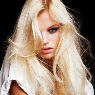 Light Blonde Hair Dye, Lightest Blonde, Long Platinum Blonde, Bright Blonde Hair, Modern Short Hairstyles, Gold Hair Colors, Platinum Blonde Hair Color, Color Rubio, Fusion Hair