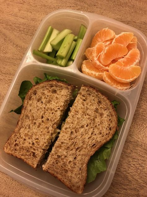 Lunchbox Ideas Sandwich, School Lunch Ideas Sandwiches, Lunch Box Sandwiches, School Lunch Inspiration, Packed Lunch Ideas Aesthetic, Sandwich Ideas For School Lunch, Lunch Inspo School, Lunch Ideas For University Students, Healthy School Lunches Aesthetic