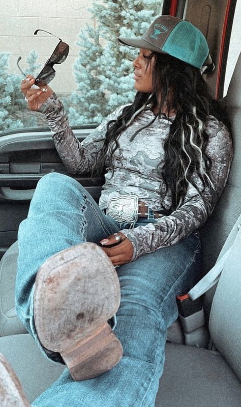 Black Country Girl Outfits, Country Black Women Aesthetic, Black Country Girl Aesthetic, Black Country Girl, Southern Girl Outfits, Hunting Outfits For Women, Rodeo Fits, Punchy Western Outfits, Western Hair