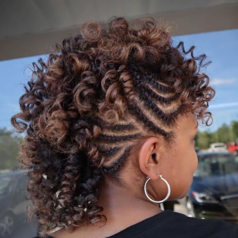 Mohawk Updo With Side Twists Side Flat Twist Hairstyles, Braid Mohawk For Black Women, Crochet Mohawk Hairstyle, Mohawk Curly Hair, Braided Mohawk For Black Women, Mohawk Braids, Natural Hair Mohawk, Curly Mohawk Hairstyles, Mohawk Updo