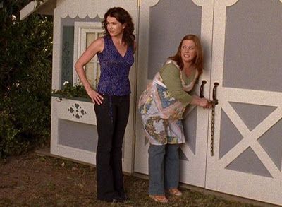 Sookie And Jackson's House Lorelai And Sookie, Sookie St James, Luke And Lorelai, Gilmore Girls Outfits, Gilmore Girls Seasons, Jess Mariano, Lorelai Gilmore, St James, Step Moms