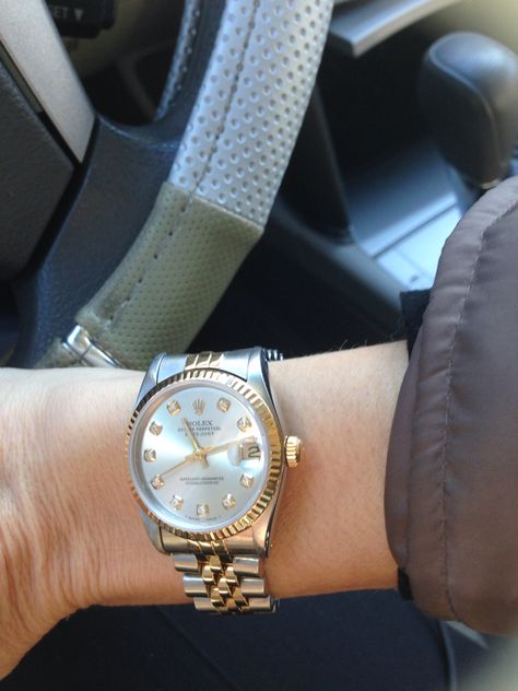 Real Estate Outfits, Hand Dress, Rolex Watches Women, Rolex Women, Cute Watches, Presents For Mom, Classic Watches, Michael Kors Watch, Rolex Watches