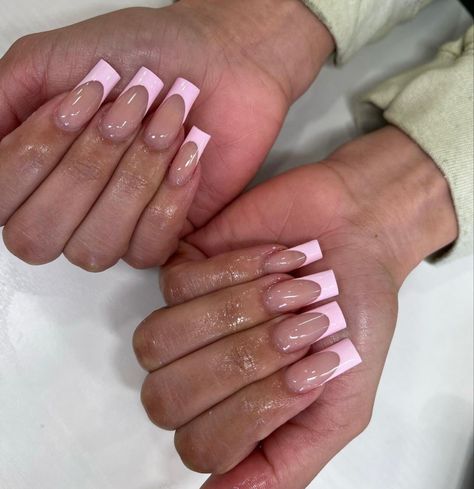 Pink French Tip Nail Designs, Nails Vibrant, Pink French Tips, Tip Nail Designs, Barbie Pink Nails, Pink Tip Nails, Pink French Tip, Pink French Nails, Nagellack Trends