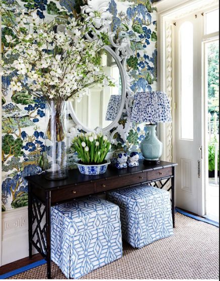 Chinoiserie Kitchen, Willow Decor, Colonial Chic, Damask Decor, Blue And White Living Room, Blue Floral Wallpaper, Chinoiserie Christmas, Chinoiserie Decorating, Park House