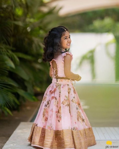 allu arjun daughter arha in pink lehenga Saree Latest Design, Saree Diwali, Indian Dresses For Kids, Diwali Dresses, Kids Party Wear Dresses, Kids Dress Collection, Kids Blouse Designs