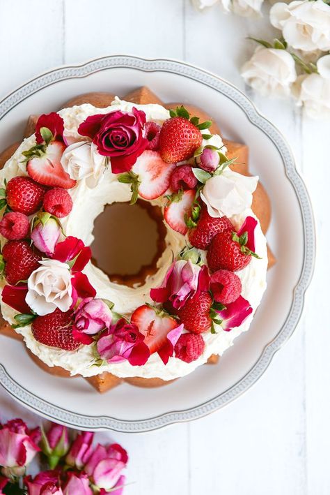 Vanilla Bundt Cake Recipe with Rosewater Buttercream Topped with Edible Flowers Wine Content, Vanilla Bundt Cake Recipes, Vanilla Bundt Cake, Rose Cakes, Edible Flowers Cake, Edible Flowers Recipes, Savory Cakes, Bundt Cake Recipe, Buttercream Flower Cake