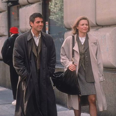 Decades Of Fashion, Trench Coat Outfit, Autumn In New York, Chick Flicks, Outfit 90s, Michelle Pfeiffer, One Fine Day, Movie Couples, Film History