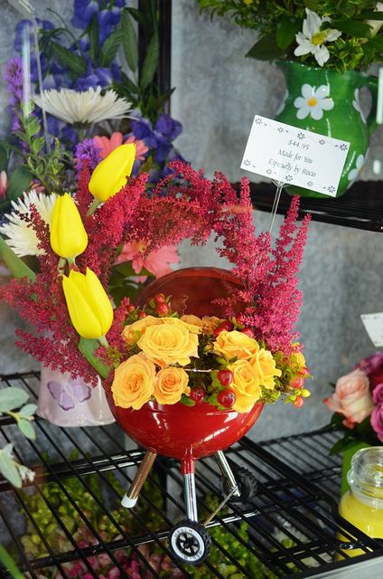 Bbq Flower Arrangements, Beer Flower Arrangement, Fishing Floral Arrangements, Baseball Floral Centerpieces, Diy Grill, Weber Grill, Barbecue Grill, Diy Centerpieces, Bbq Grill