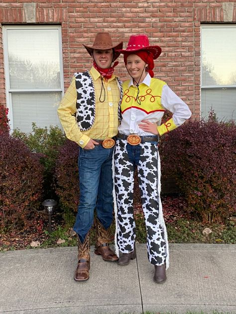 Toy Story Halloween Costumes Diy, Woody And Jessie Costumes, Jessie And Woody, Jessie Halloween Costume, Jessie Halloween, Disfraz Toy Story, Woody Costume, Toy Story Halloween, Woody And Jessie