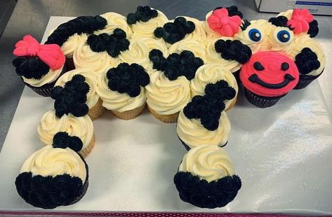 Cow Cupcakes, Pull Apart Cupcake, Pull Apart Cake, Pull Apart, Party Cakes, Baked Goods, Cupcake, Cow, Baking