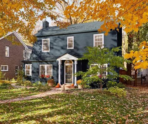 18 Colonial Houses with Classic Looks and Enduring Charm Colonial House Exteriors, Brick Siding, House Shutters, Modern Colonial, Colonial Exterior, French Style Homes, Colonial Style Homes, Mediterranean Style Homes, Tudor Style Homes